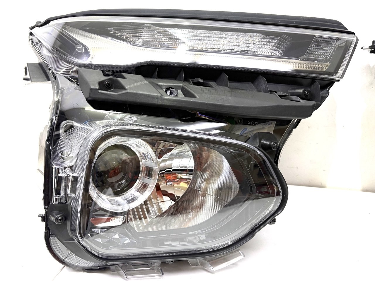 Фара правая LED chevrolet trailblazer